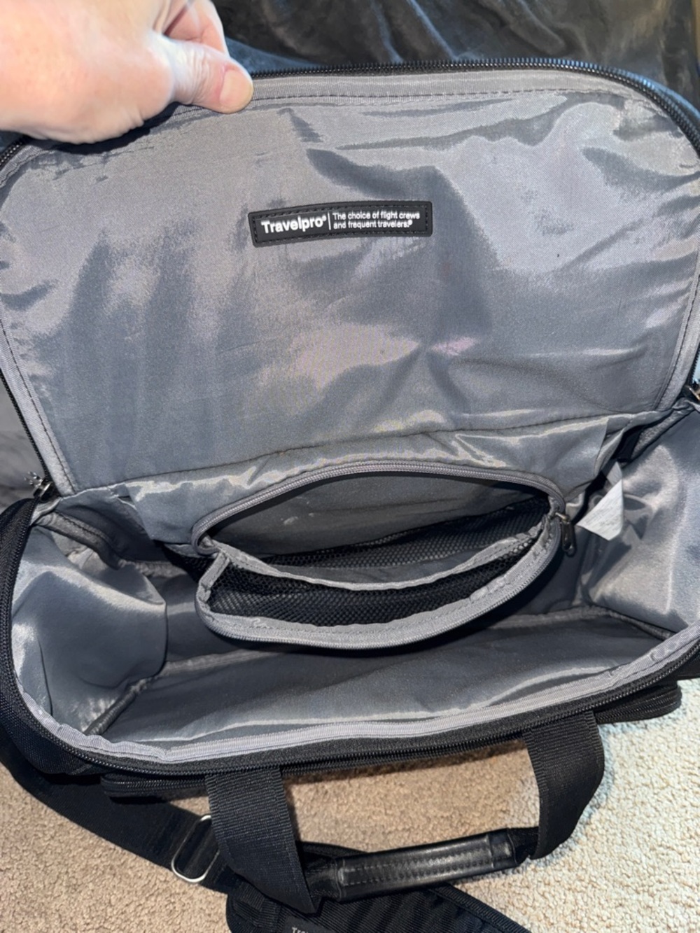 Travelpro crew deluxe carryon bag - Picture 6 of 9